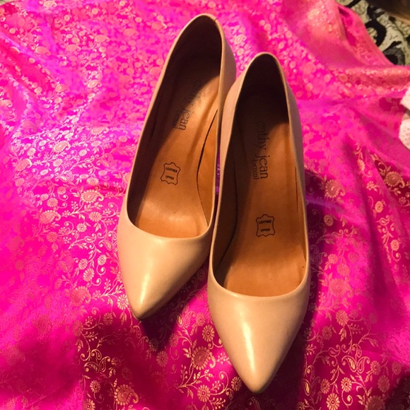 Heels - Picture 2 of 2